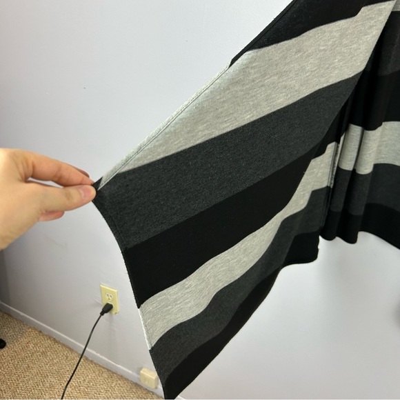 Joseph Ribkoff Black and Gray Waterfall 2 Piece Tank Top Cardigan Set Size 12 - Picture 6 of 13